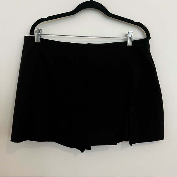 Arula Black Skort size X (xl) - Picture 7 of 8